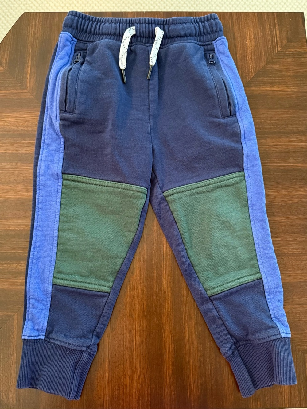 Color blocked sweatpants from Hanna Andersson